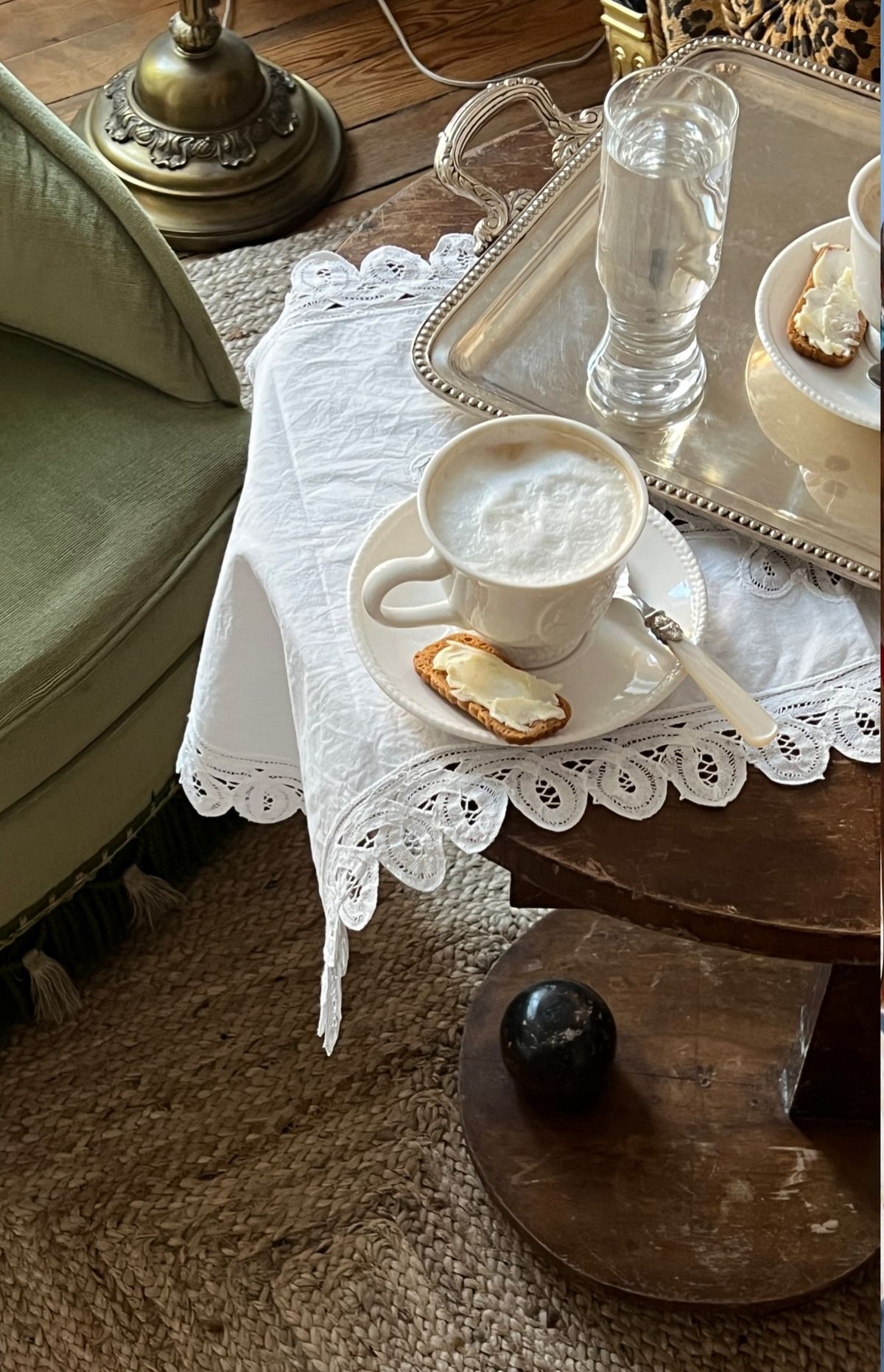 Dining table details